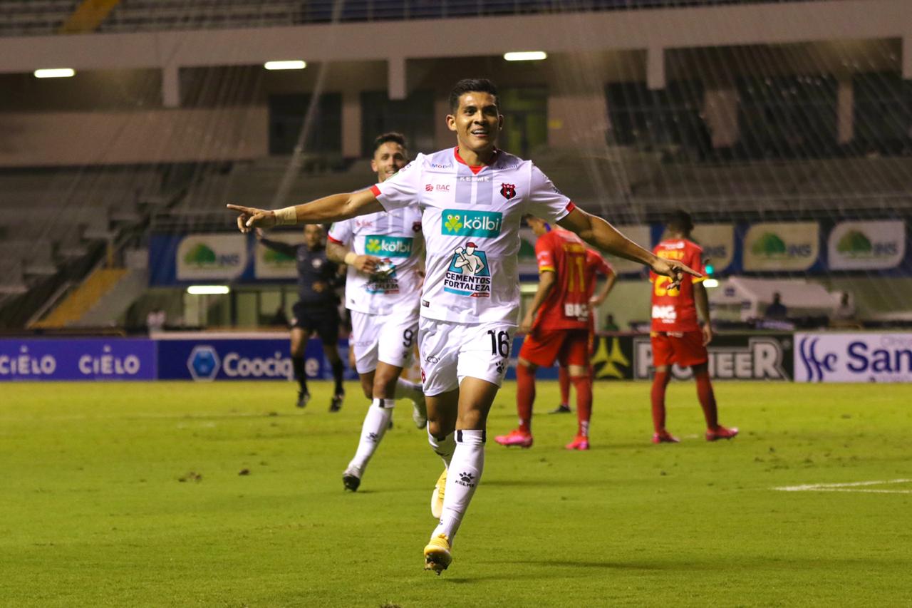 Alajuelense tuvo un partido cómodo en el Estadio Nacional, derrotó al Herediano y se acerca al objetivo.