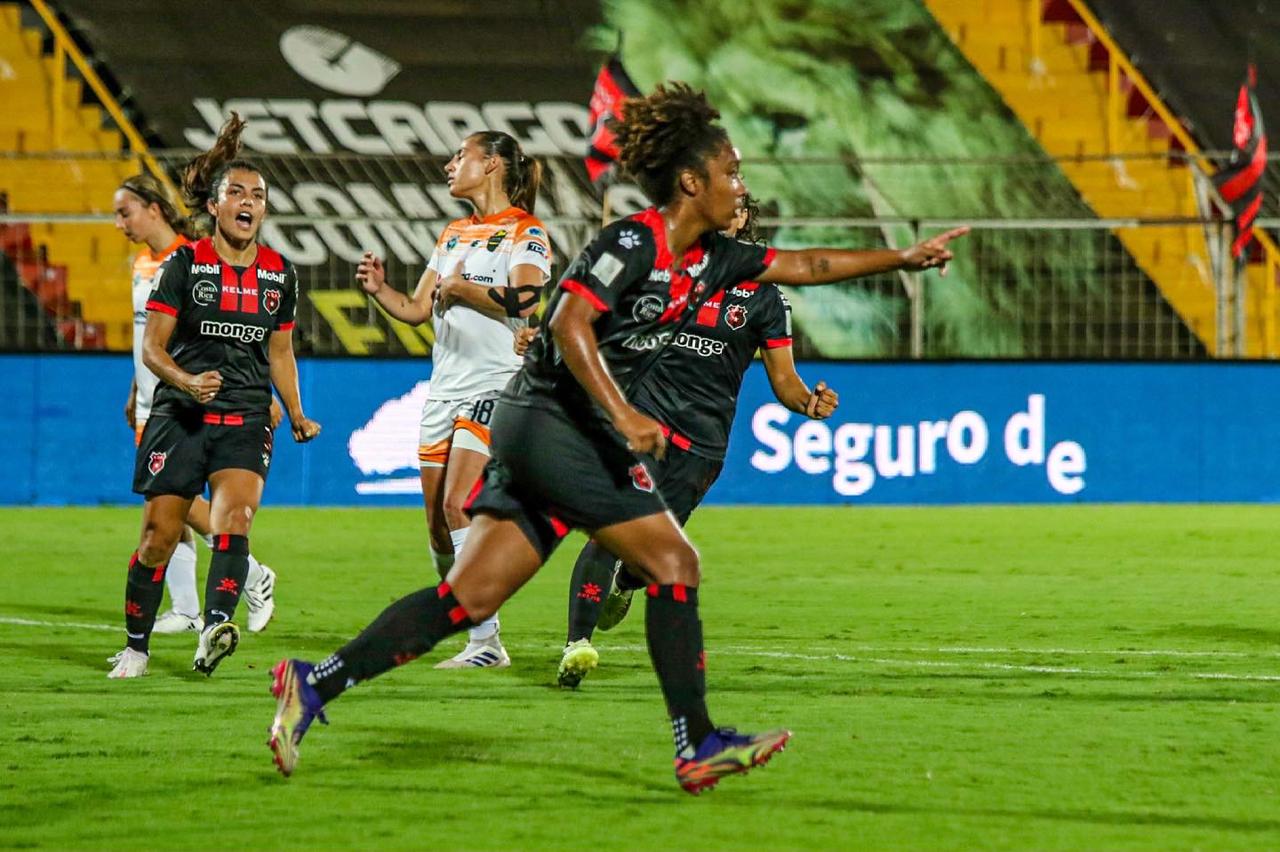 Alajuelense derrotó a Dimas Escazú y clasificó a la final del Apertura en el fútbol femenino.