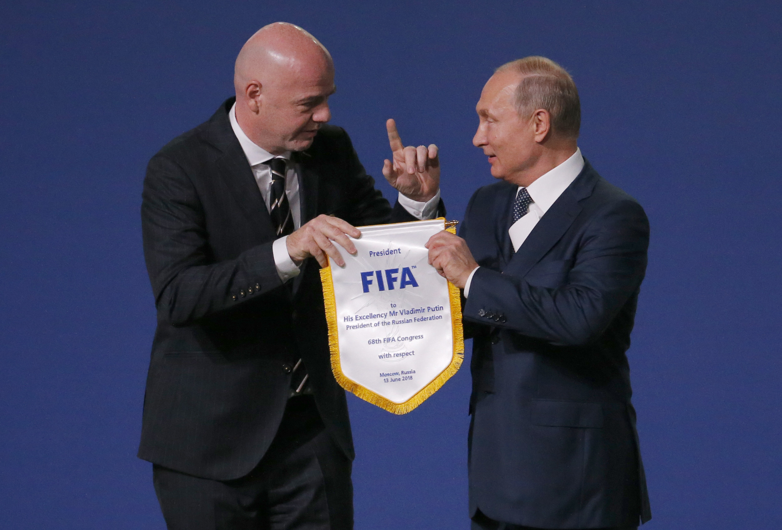 FIFA y UEFA expulsan a Rusia de sus torneos, incluyendo la Copa del Mundo de Catar 2022.