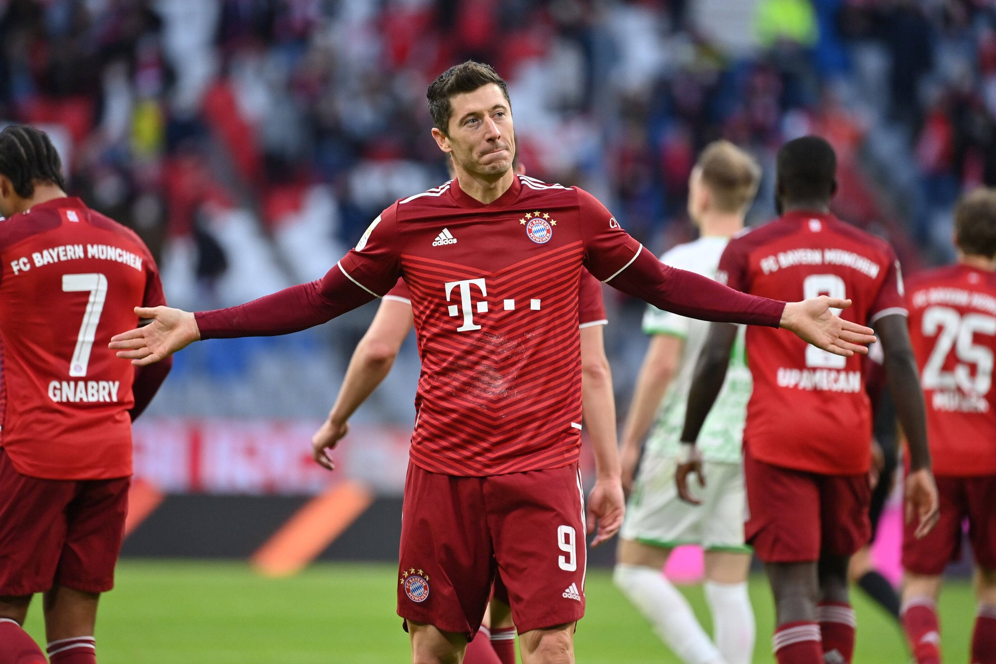 Bayern Múnich goleó al colero de la Bundesliga y se afianza en el liderato.