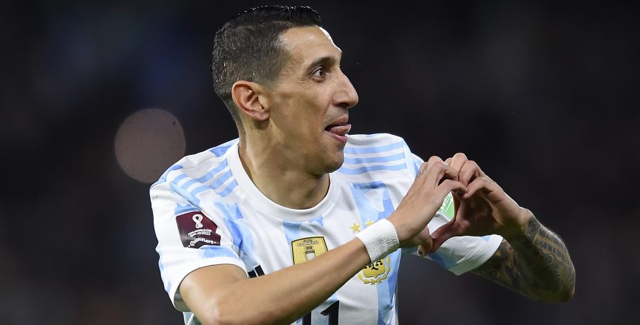 Argentina goleó a Venezuela y llegó a 30 partidos sin conocer la derrota.