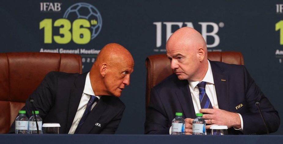 IFAB aprueba de forma permanente los 5 cambios en el fútbol mundial.
