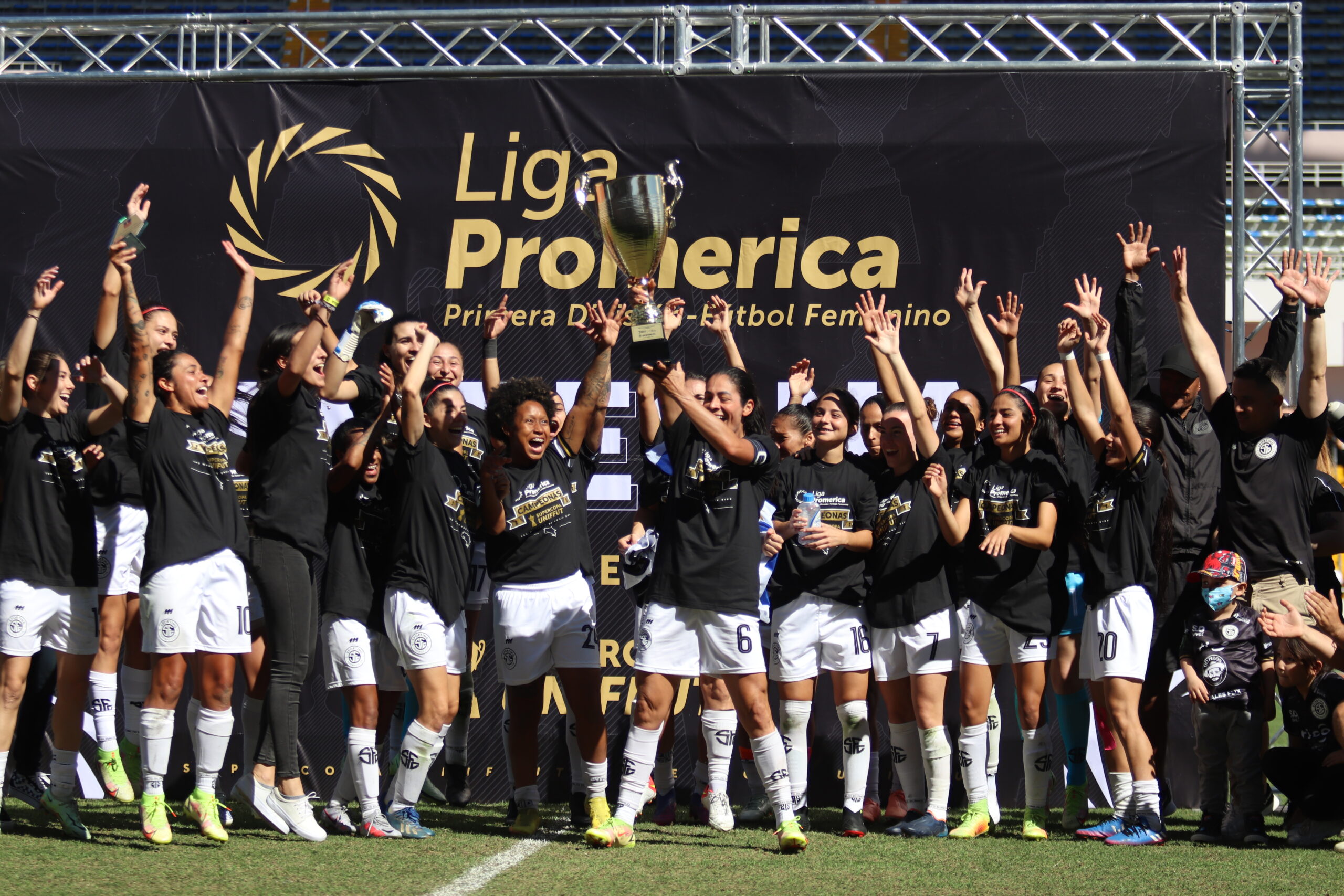 Sporting FC derrotó en penales a las “Leonas” y ganó la Supercopa Femenina.