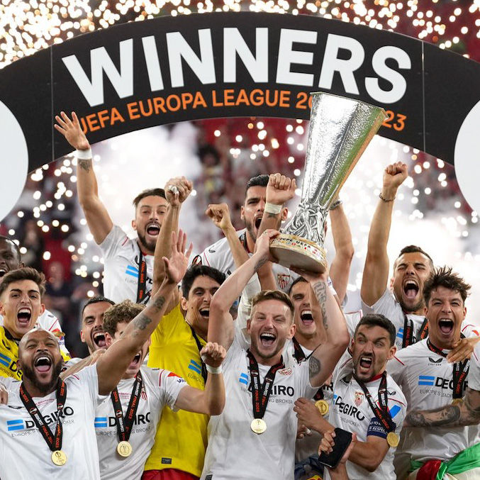Sevilla levanta por séptima ocasión la Europa League.