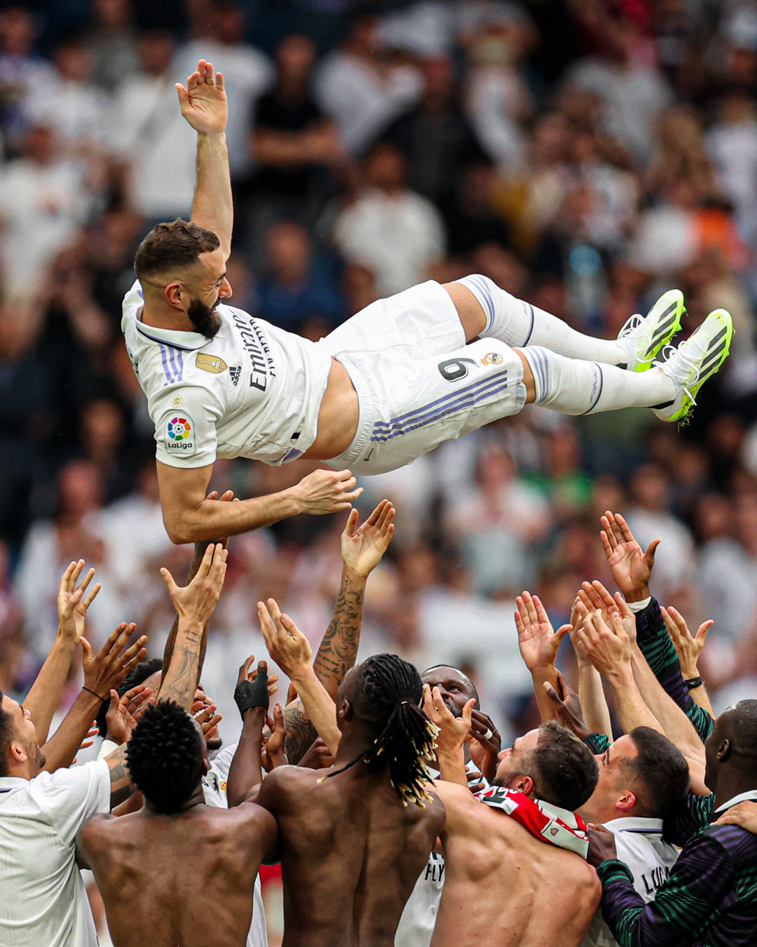 Luego de 14 temporadas, 25 títulos y 354 goles, Benzema le dice adiós al Real Madrid.