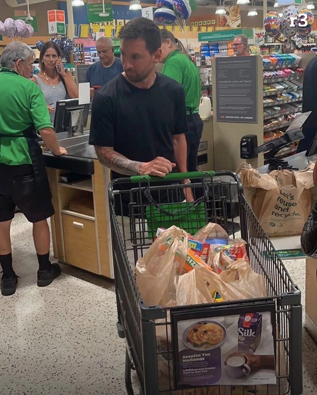 La “nueva normalidad” de Messi. Él mismo fue a hacer sus compras en un supermercado en Miami.