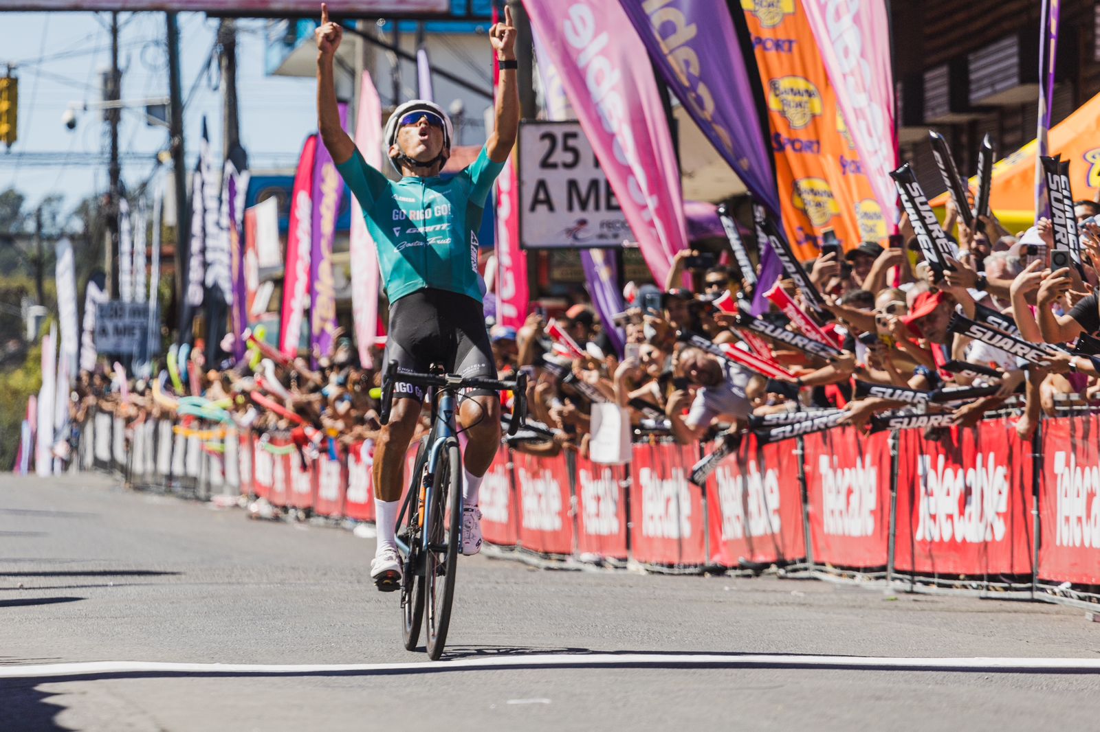 Bryan Salas ganó la etapa más larga de la Vuelta. Donovan Ramírez sigue como líder general.
