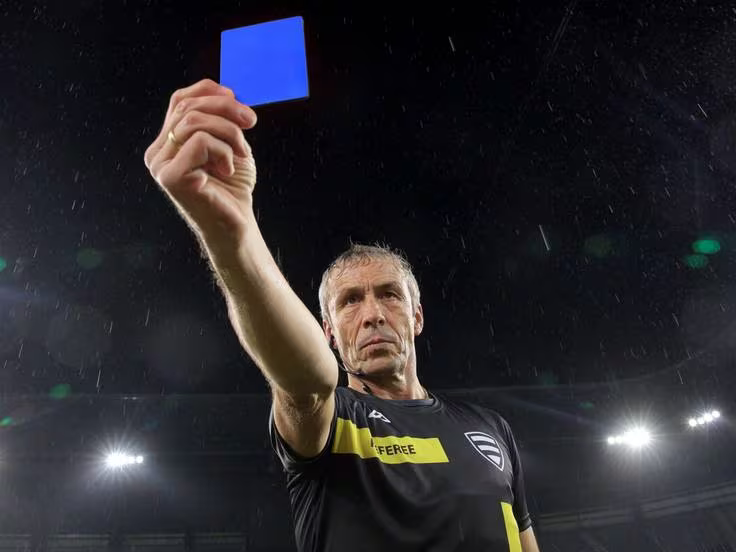 Tarjeta roja a la tarjeta azul. FIFA descarta su uso.