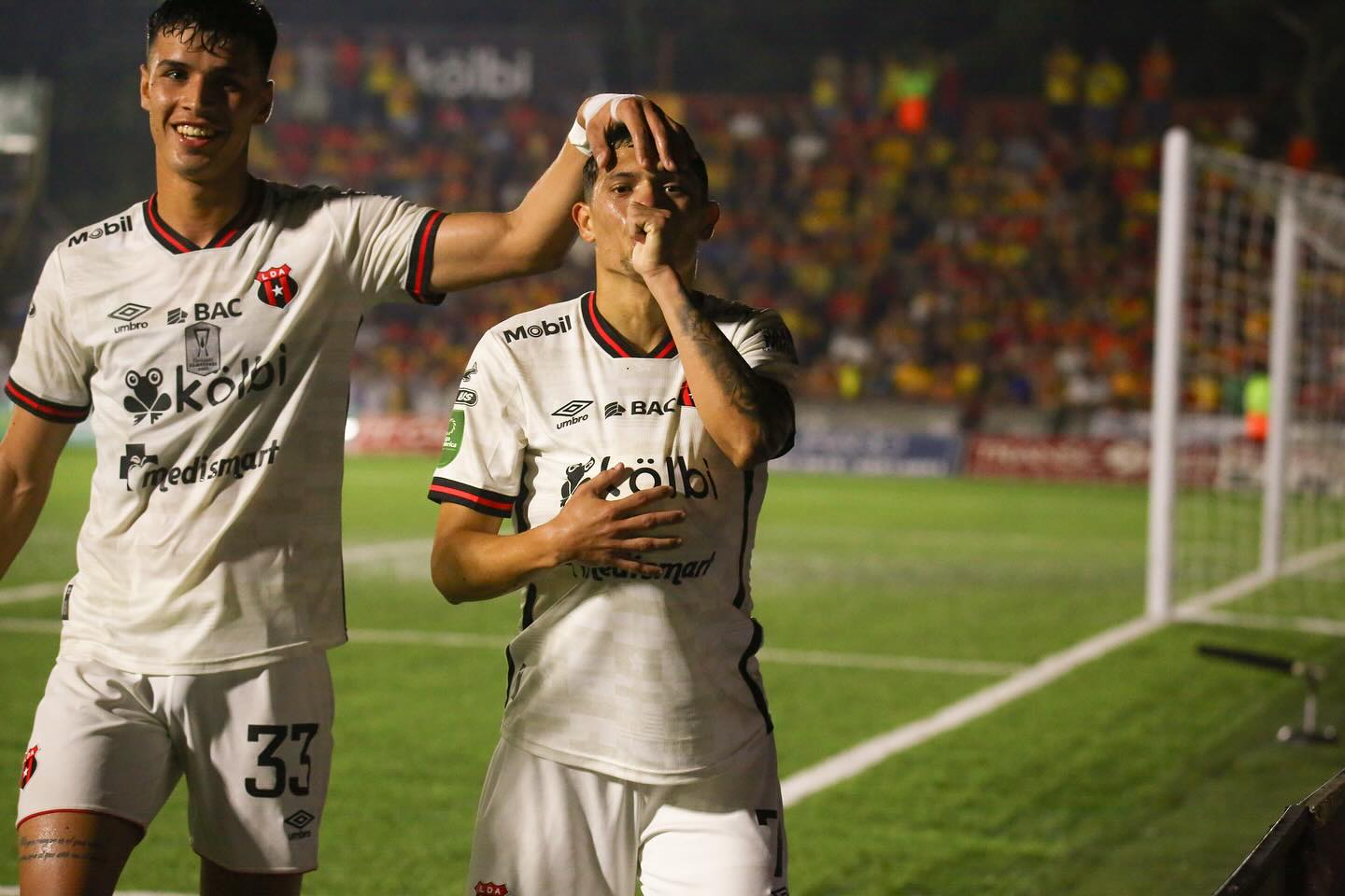 Herediano recuperó liderato tras empatar en casa ante Alajuelense.