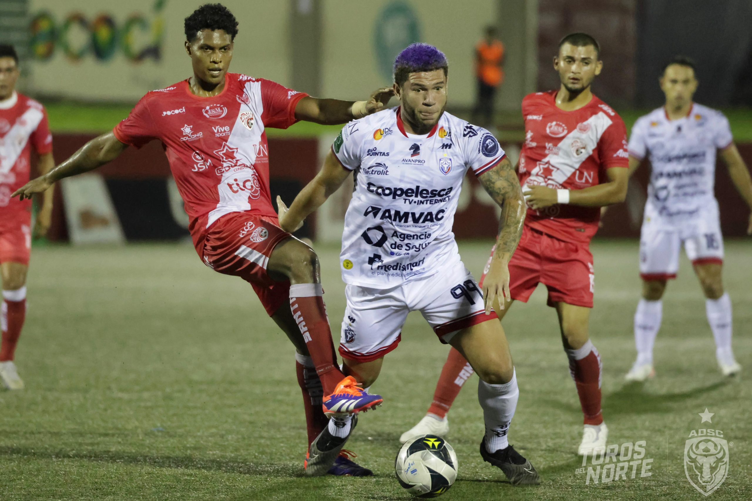 San Carlos se afianza en zona de clasificación goleando y hundiendo al Santos.
