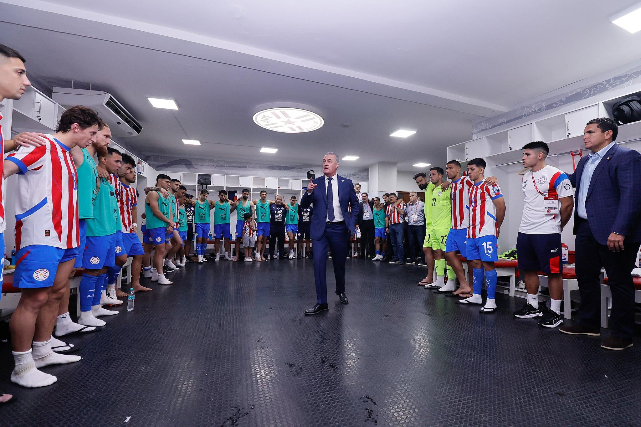 Gustavo Alfaro: “Siento que Paraguay debe tener los dos pies en el Mundial, no uno solo”.