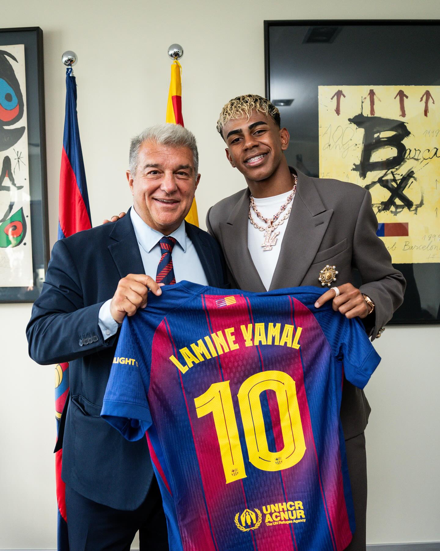 Lamine Yamal renovó con el Barcelona hasta 2031 y hereda la “10”.