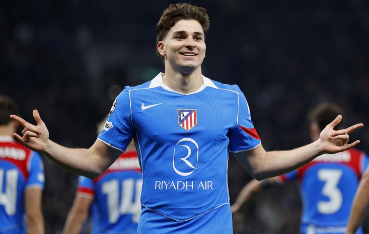 Atlético rechazó oferta de 150 millones de euros del Real Madrid por Julián Álvarez.