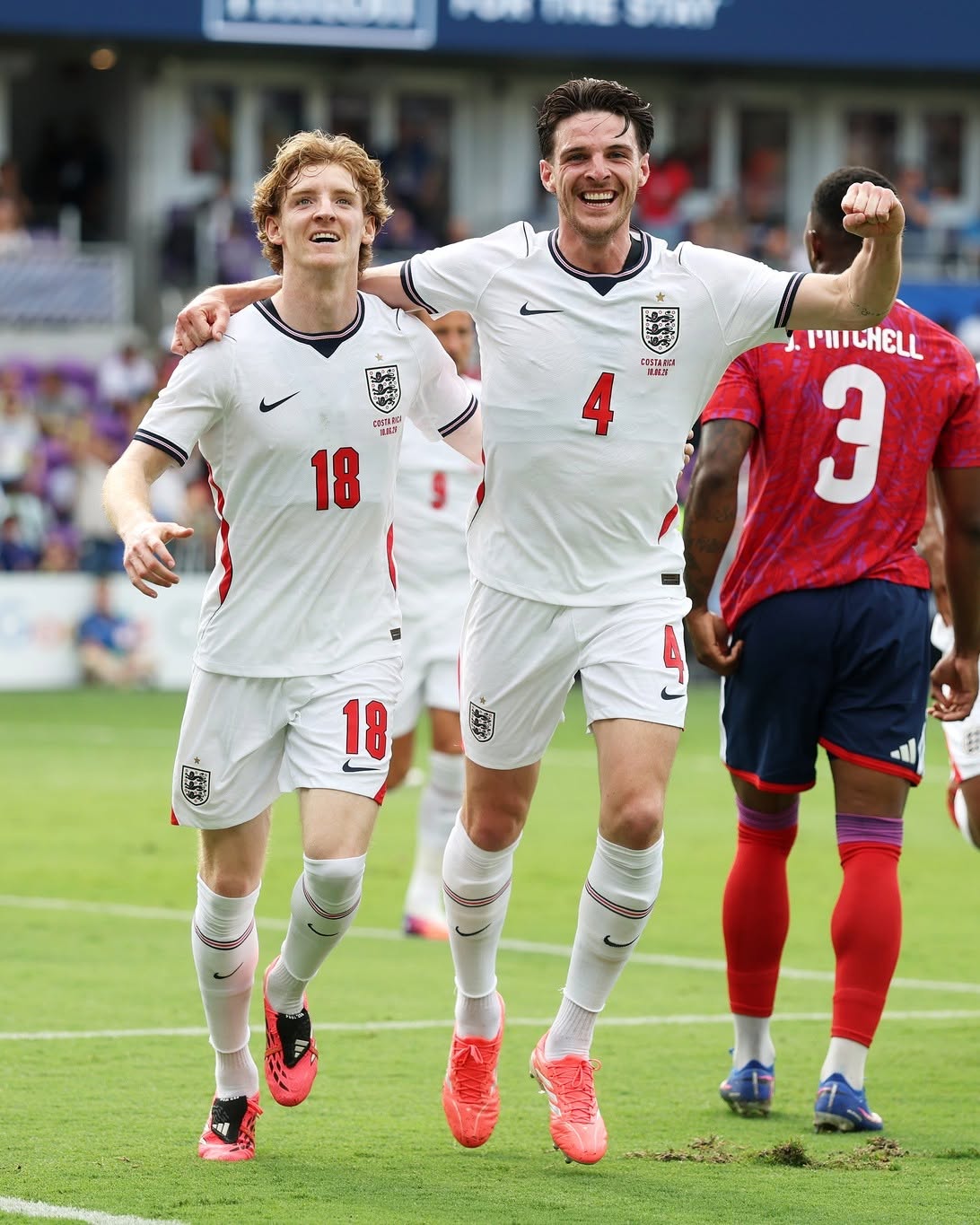 Sin despeinarse, Inglaterra se paseó ante una Selección de Costa Rica en ruinas y sin brújula.