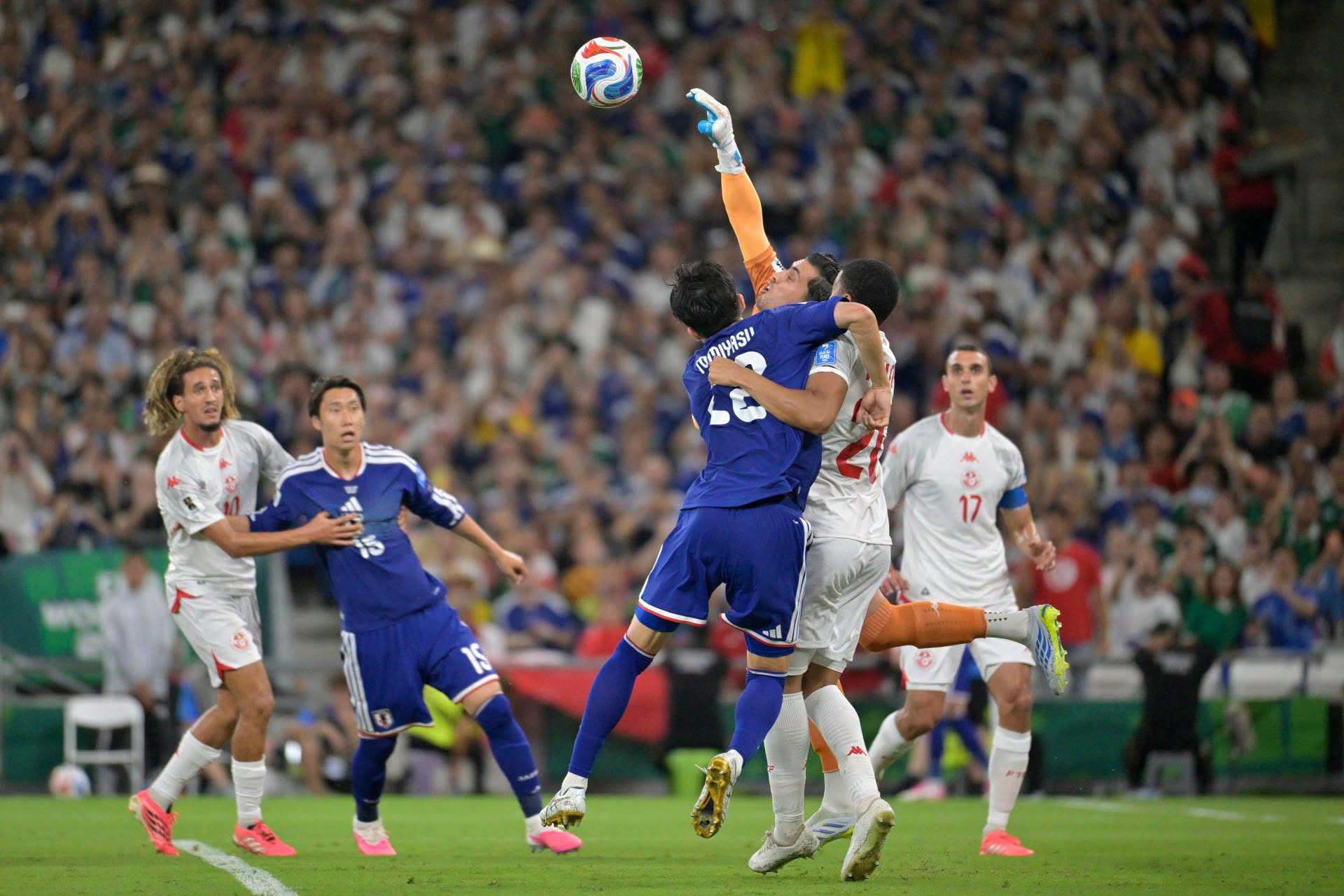 Japón goleó a Túnez en el partido 1000 de la historia de los mundiales.