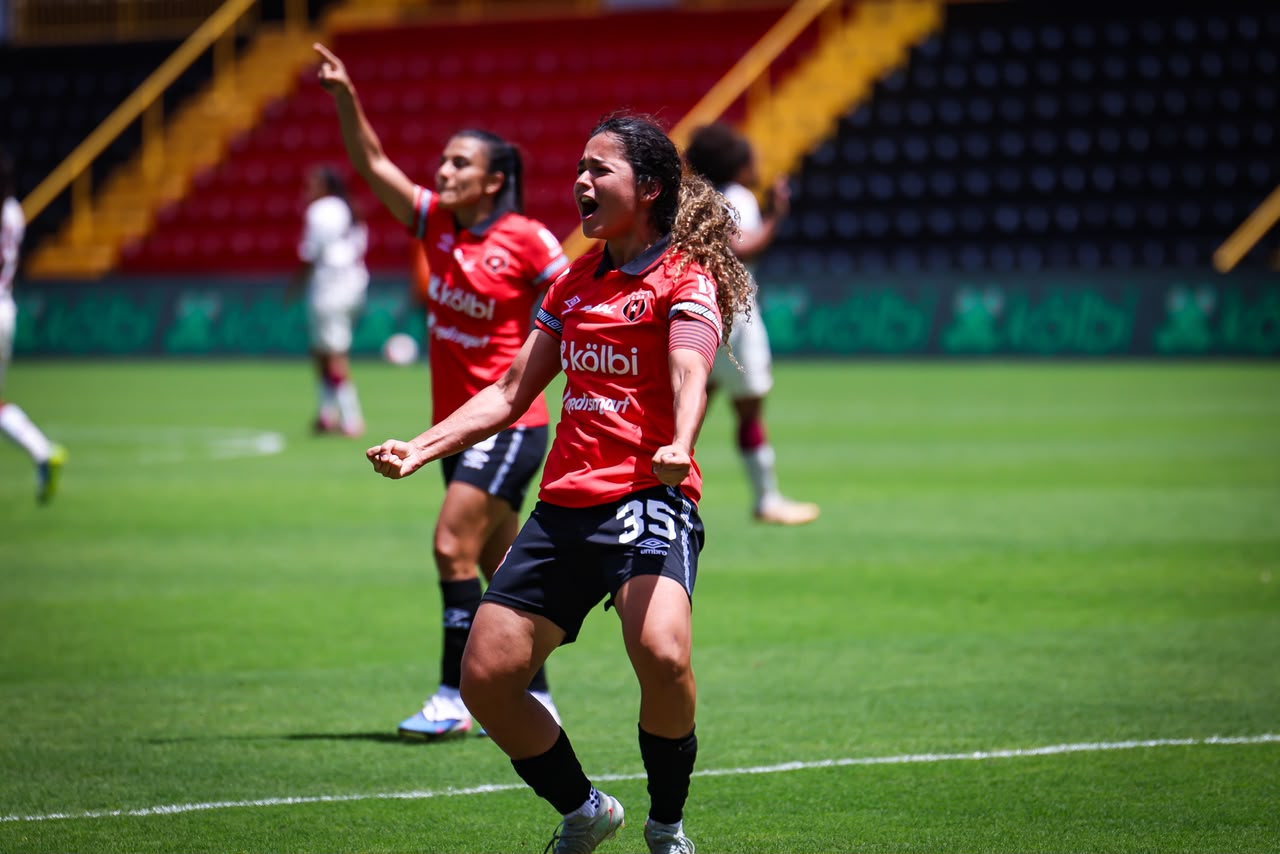 Alajuelense y Cartaginés fueron noticia el domingo en el fútbol femenino.