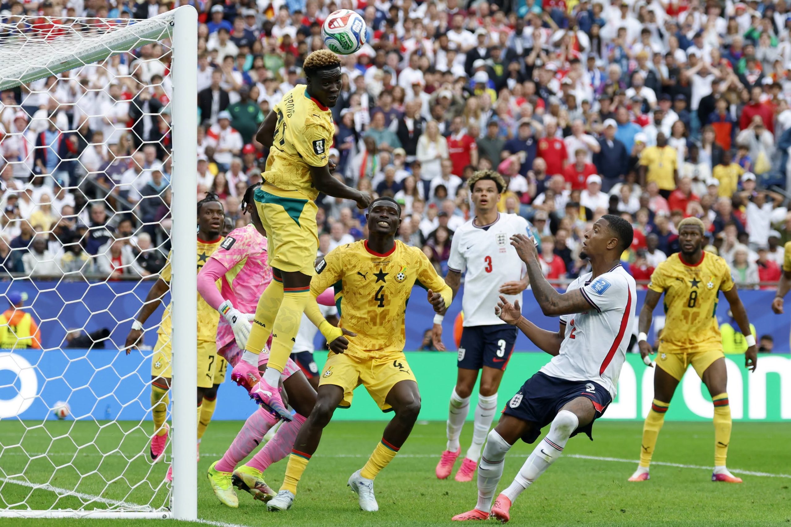 Inglaterra no pudo quebrar la defensiva de Ghana y sigue sin asegurar su cupo a la siguiente fase del Mundial.