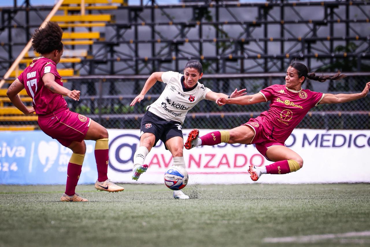 La ida del Clásico Femenino para definir boleto al Torneo Uncaf, terminó empatada a 0.
