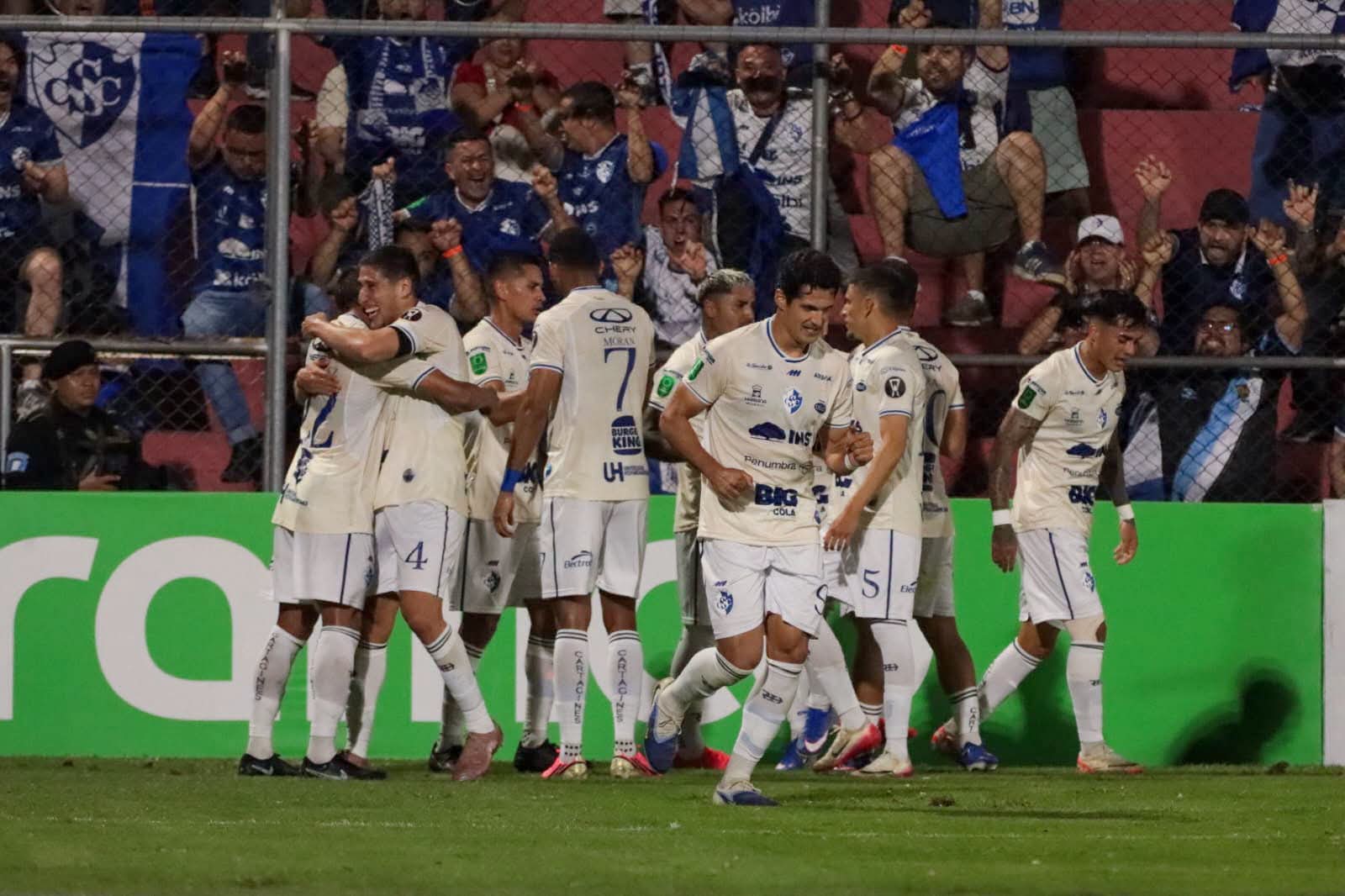 Cartaginés sacó valioso empate en Guatemala ante Municipal.