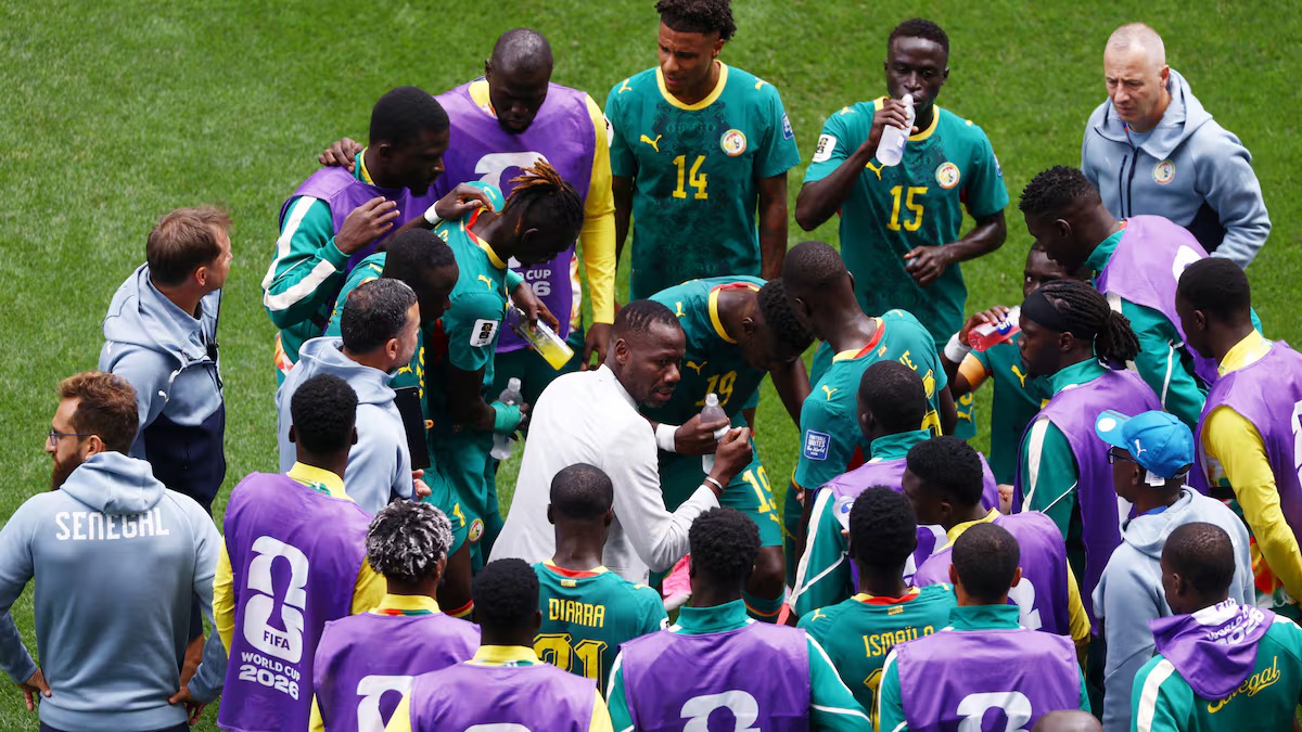 Presidente de la Federación de Senegal recibe fuertes críticas tras asegurar que el médico del plantel era ginecólogo.