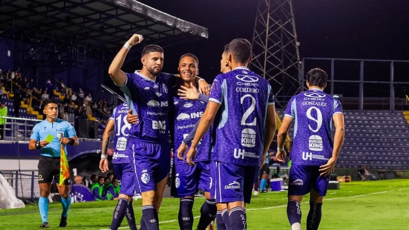 Cartaginés recibe este martes al FAS con el objetivo de asegurar boleto a los cuartos de final.