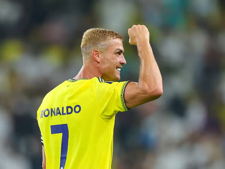 Cristiano Ronaldo vuelve a marcar con Al Nassr y se acerca a los 1000 goles en su carrera.