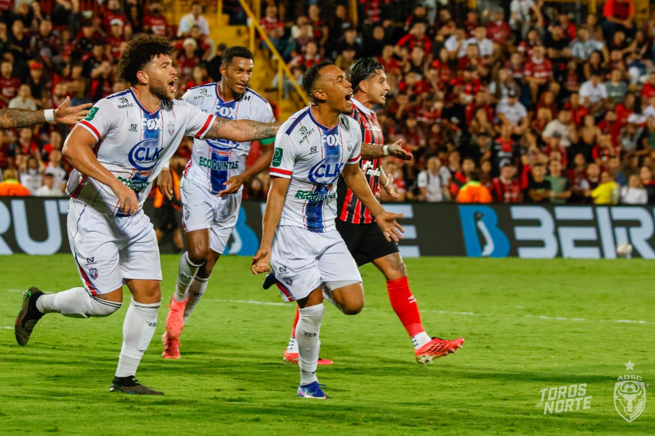 San Carlos aguó la fiesta de McDonald y hundió a la Liga en una semana para el olvido