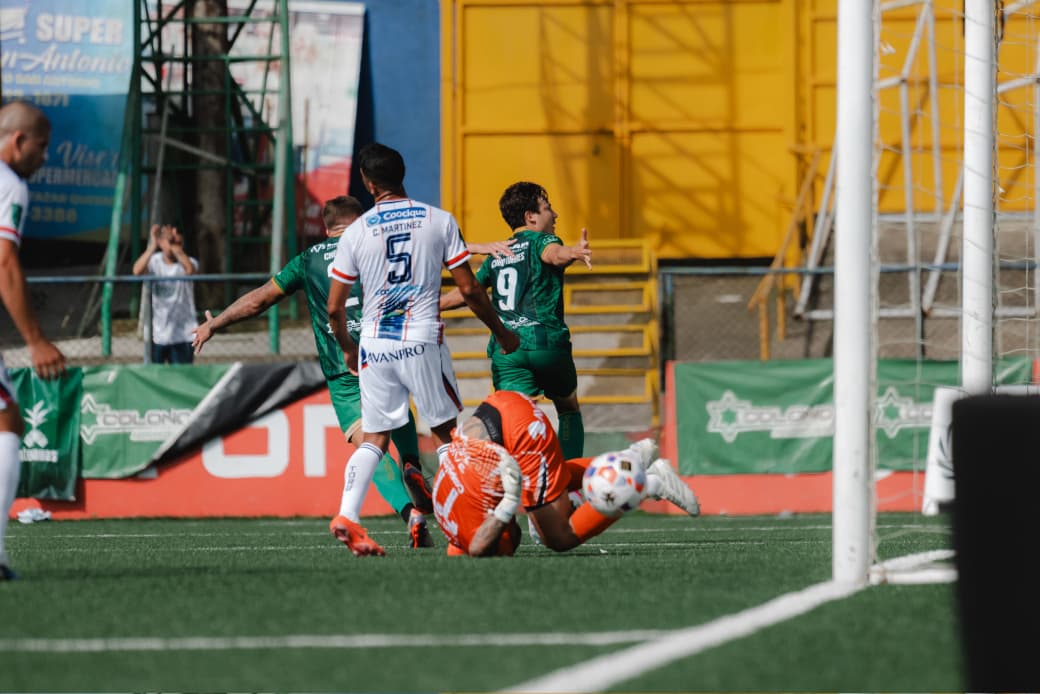 Inter San Carlos hizo historia adueñándose del primer derbi de la Zona Norte.