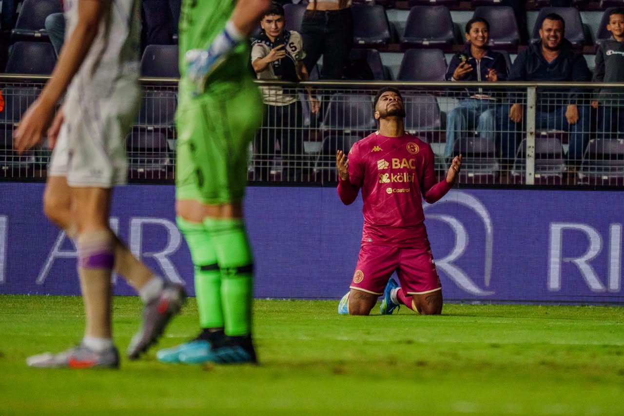 Saprissa va en serio: goleó al Mixco, avanzó de ronda y mantiene su paso perfecto.