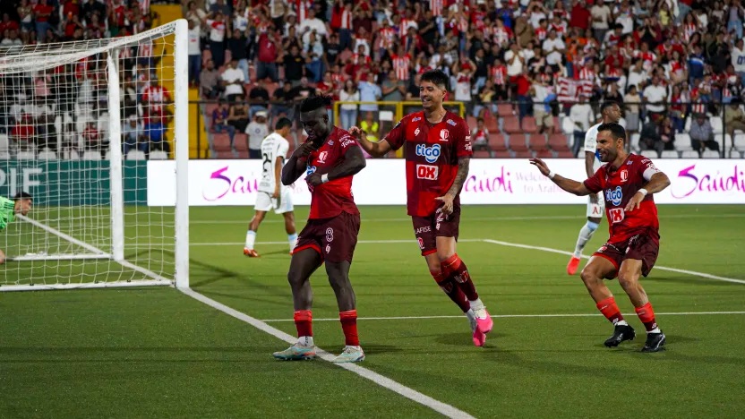 Real Estelí arrolló al Alianza y mete al Herediano en serios problemas.