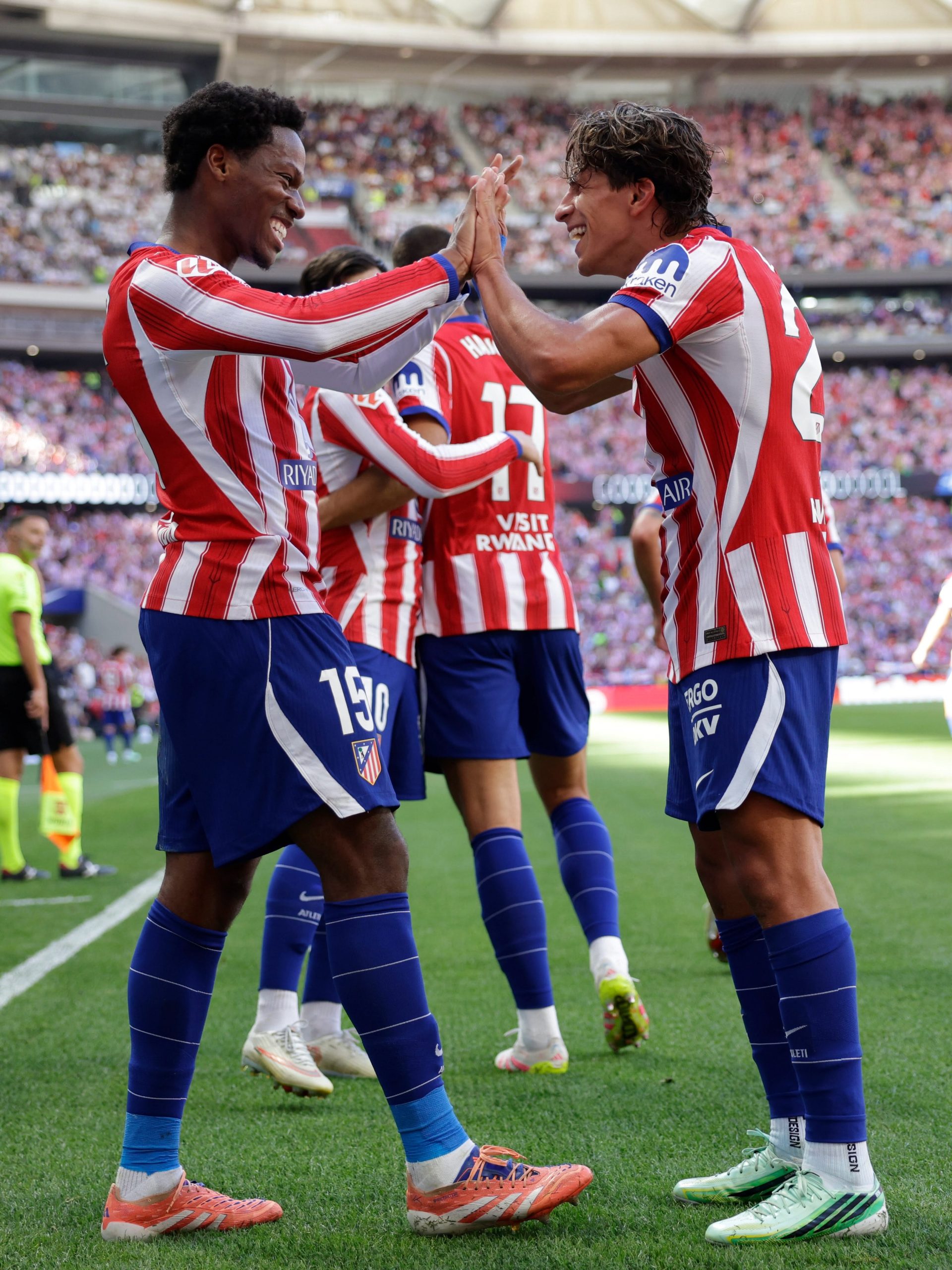 El Atlético castiga a un Real Madrid con diez y se adueña del segundo lugar