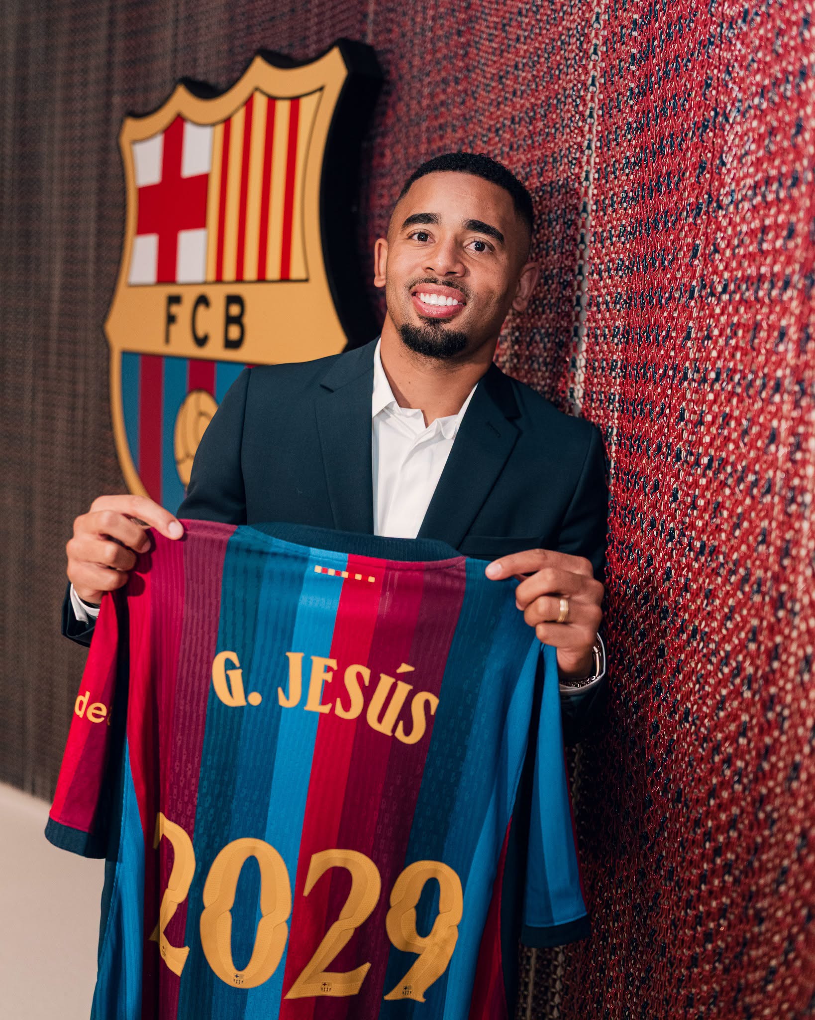 Barcelona cambió de objetivo y fichó a Gabriel Jesus tras no poder concretar a Julián Álvarez