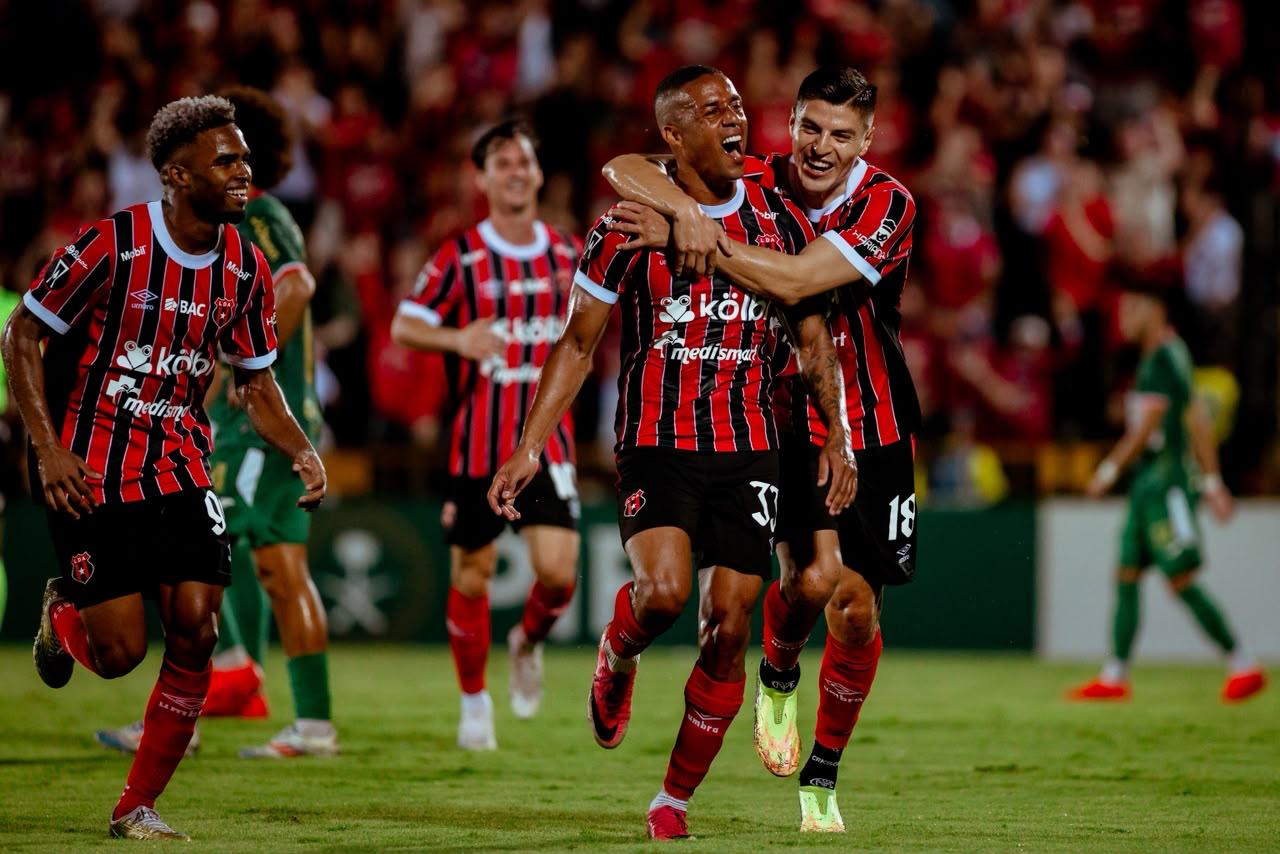 Alajuelense impone su poder centroamericano, elimina al Marathón y avanza a semifinales