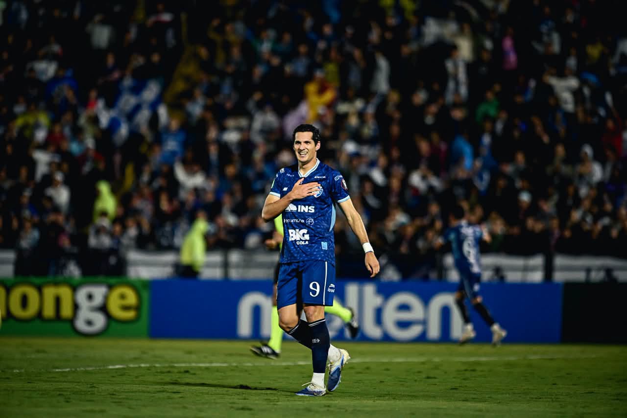 Cartaginés elimina a Saprissa en una noche épica y se instala en semifinales de la Copa Centroamericana