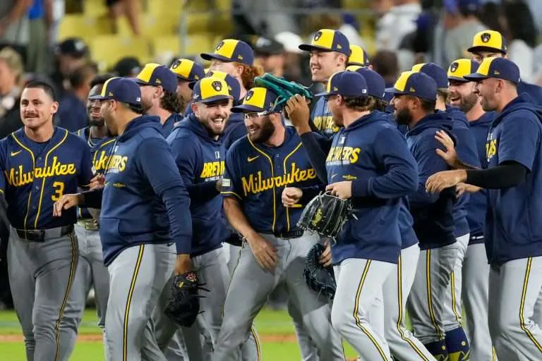 Cerveceros barrieron a los Dodgers y avanzan a su primera Serie Mundial en 44 años