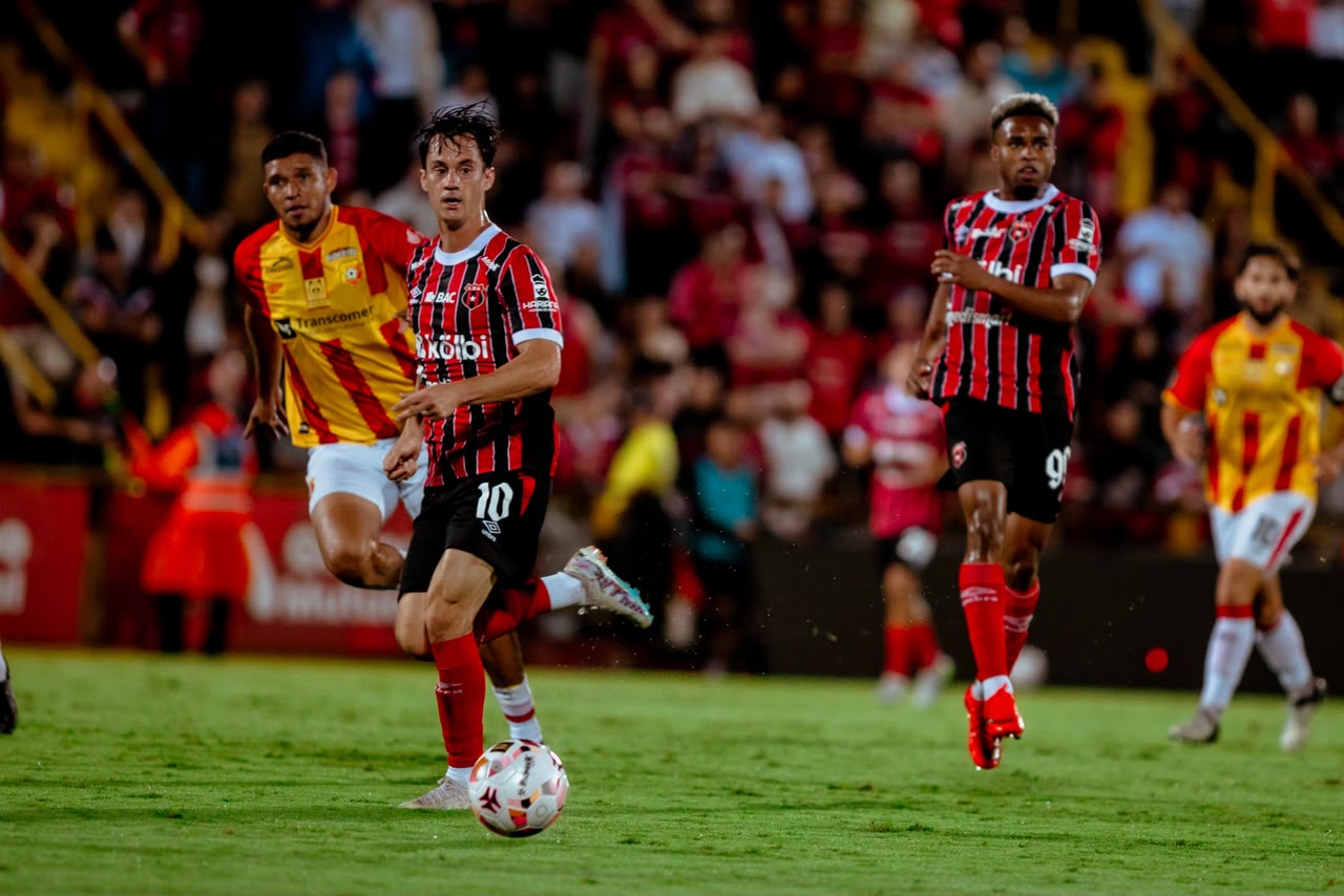 Empate con consecuencias: Alajuelense se complica y Herediano sigue hundido.