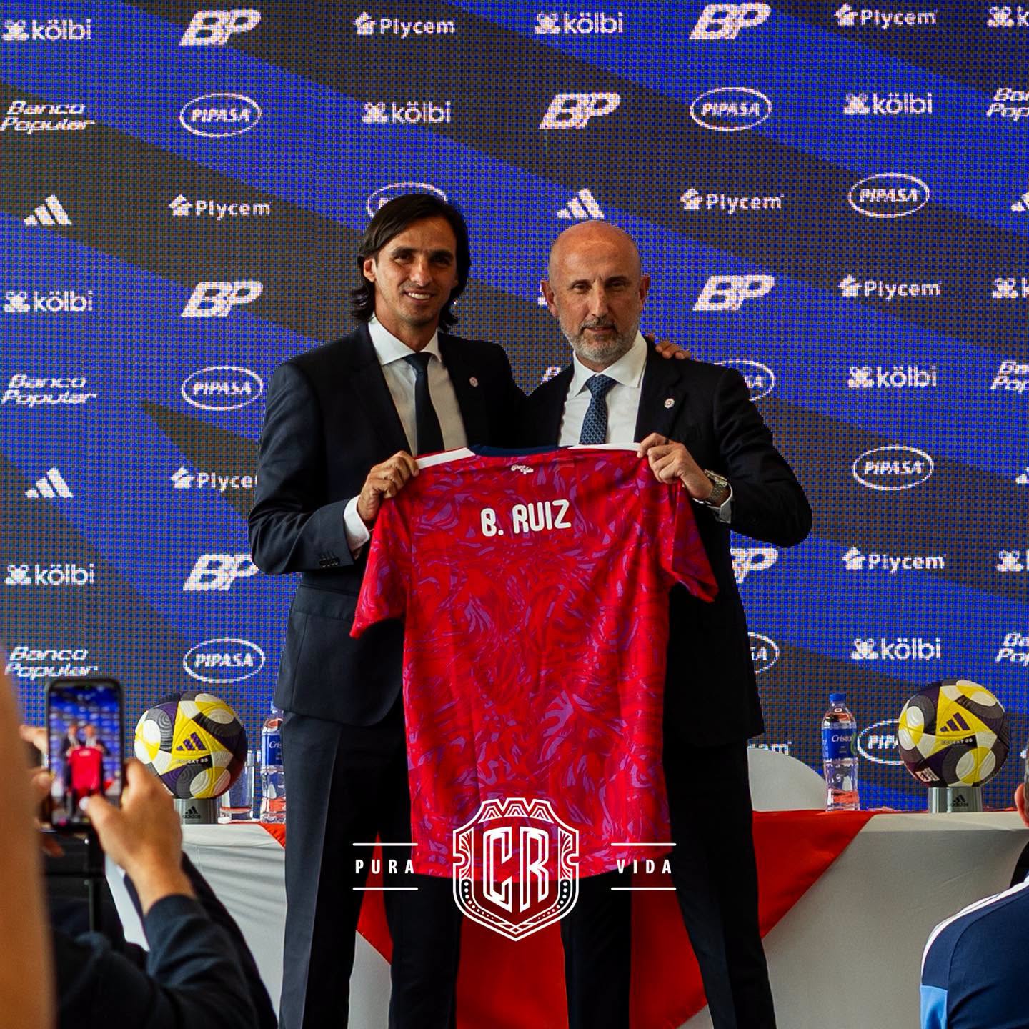 Bryan Ruiz presenta su plan para la Sele: renovación, disciplina y una meta mundialista