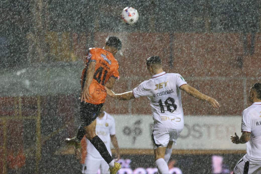 Puntarenas rescató un empate y le agrió el regreso a Óscar Ramírez