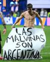 Argentina se expone a sanciones por pancarta de “Las Malvinas son Argentinas”.